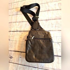 TRAVELON MEN'S BROWN LEATHER SLINGBAG TRAVEL ORGANIZER WITH POUCH